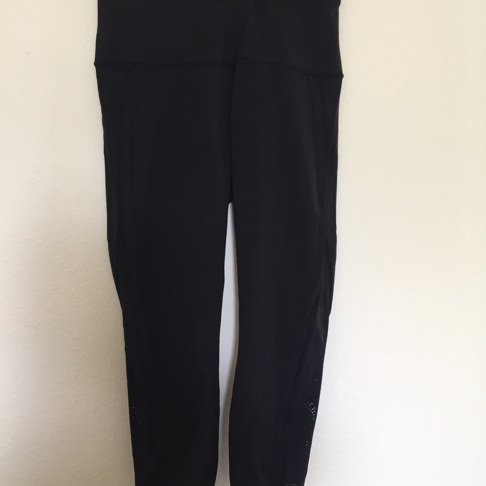 Lululemon Athletica workout capri pants
